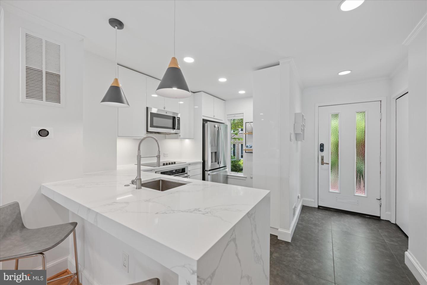 4357 EMBASSY PARK DR NW, WASHINGTON, District Of Columbia 20016, 3 Bedrooms Bedrooms, ,2 BathroomsBathrooms,Residential,For sale,4357 EMBASSY PARK DR NW,DCDC2207022 MLS # DCDC2207022