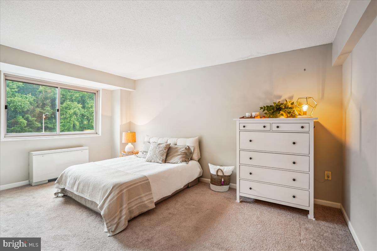 2500 N VAN DORN #326, ALEXANDRIA, Virginia 22302, 2 Bedrooms Bedrooms, ,1 BathroomBathrooms,Residential,For sale,2500 N VAN DORN #326,VAAX2046820 MLS # VAAX2046820