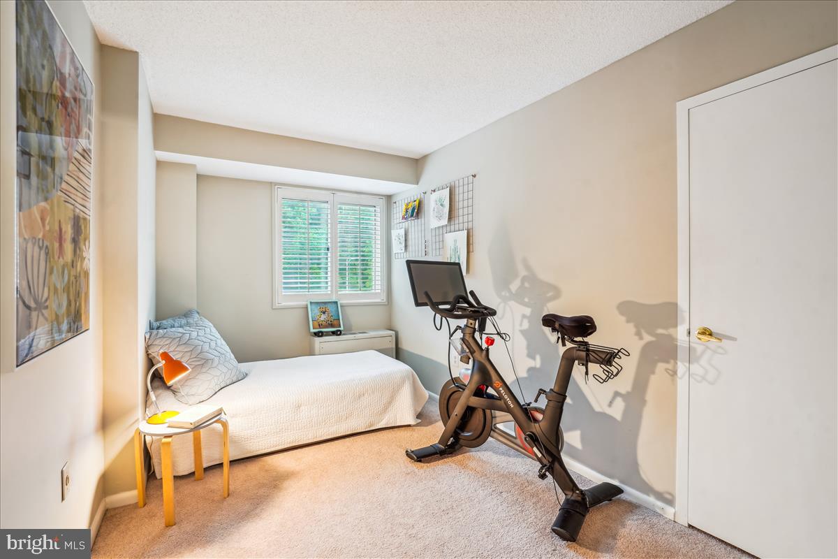 2500 N VAN DORN #326, ALEXANDRIA, Virginia 22302, 2 Bedrooms Bedrooms, ,1 BathroomBathrooms,Residential,For sale,2500 N VAN DORN #326,VAAX2046820 MLS # VAAX2046820