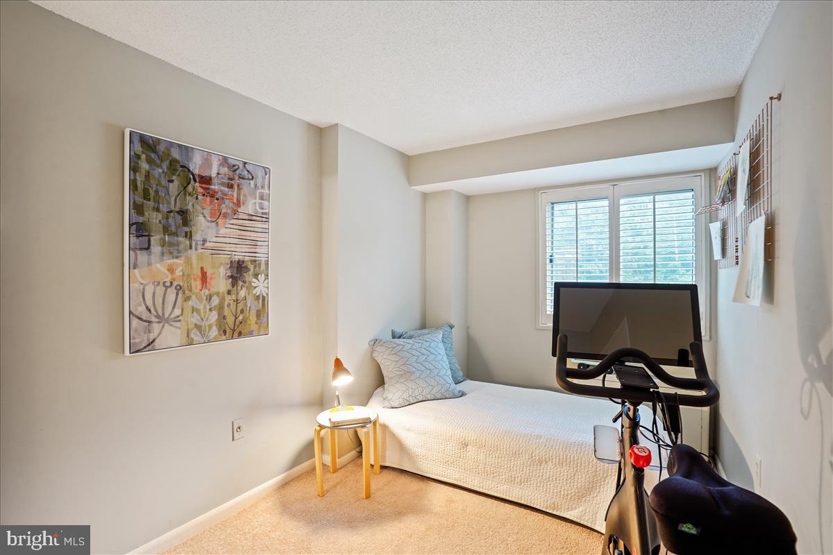 2500 N VAN DORN #326, ALEXANDRIA, Virginia 22302, 2 Bedrooms Bedrooms, ,1 BathroomBathrooms,Residential,For sale,2500 N VAN DORN #326,VAAX2046820 MLS # VAAX2046820