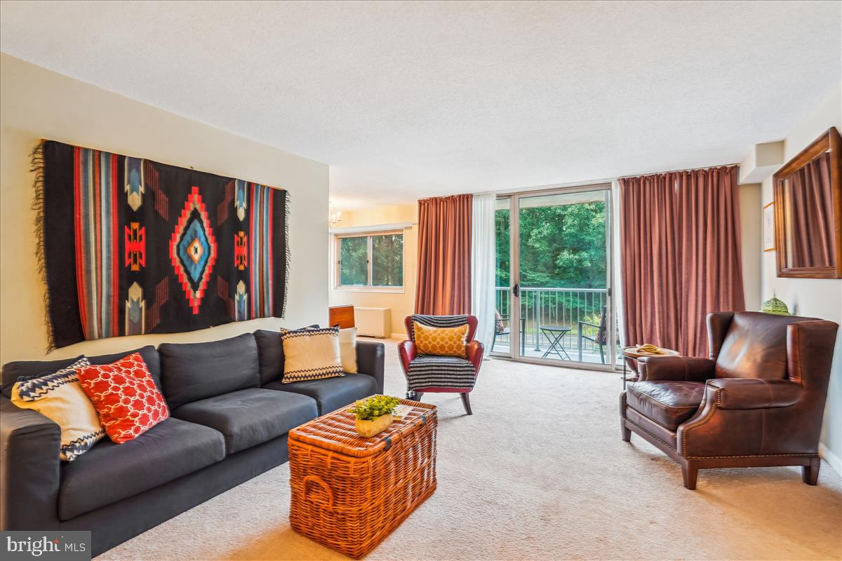2500 N VAN DORN #326, ALEXANDRIA, Virginia 22302, 2 Bedrooms Bedrooms, ,1 BathroomBathrooms,Residential,For sale,2500 N VAN DORN #326,VAAX2046820 MLS # VAAX2046820