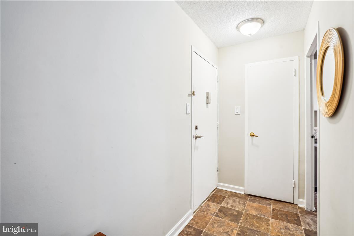 2500 N VAN DORN #326, ALEXANDRIA, Virginia 22302, 2 Bedrooms Bedrooms, ,1 BathroomBathrooms,Residential,For sale,2500 N VAN DORN #326,VAAX2046820 MLS # VAAX2046820