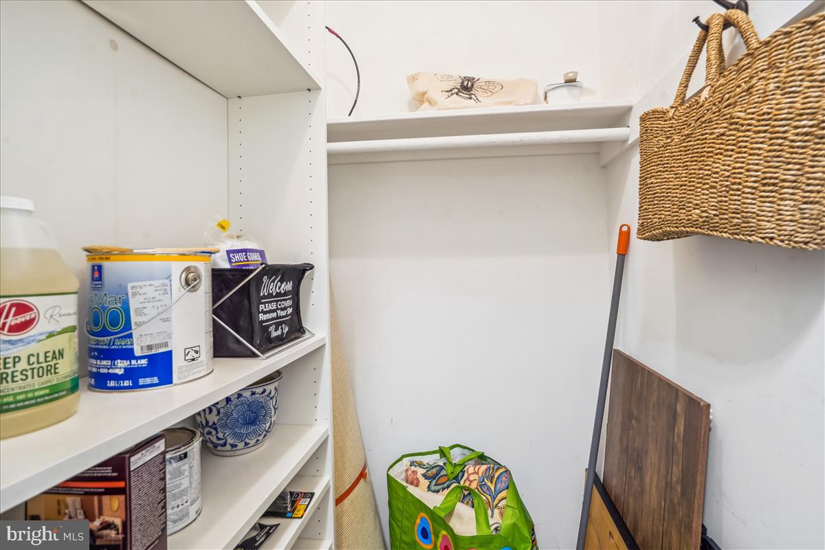 2500 N VAN DORN #326, ALEXANDRIA, Virginia 22302, 2 Bedrooms Bedrooms, ,1 BathroomBathrooms,Residential,For sale,2500 N VAN DORN #326,VAAX2046820 MLS # VAAX2046820
