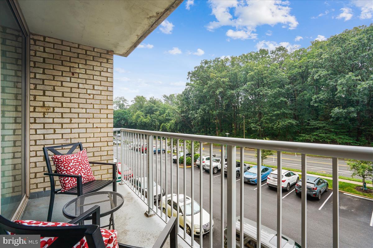2500 N VAN DORN #326, ALEXANDRIA, Virginia 22302, 2 Bedrooms Bedrooms, ,1 BathroomBathrooms,Residential,For sale,2500 N VAN DORN #326,VAAX2046820 MLS # VAAX2046820