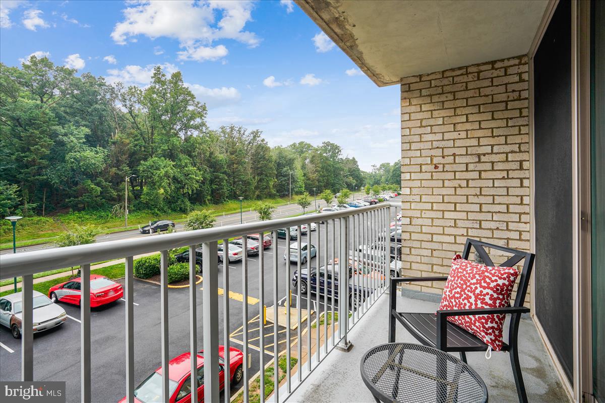 2500 N VAN DORN #326, ALEXANDRIA, Virginia 22302, 2 Bedrooms Bedrooms, ,1 BathroomBathrooms,Residential,For sale,2500 N VAN DORN #326,VAAX2046820 MLS # VAAX2046820