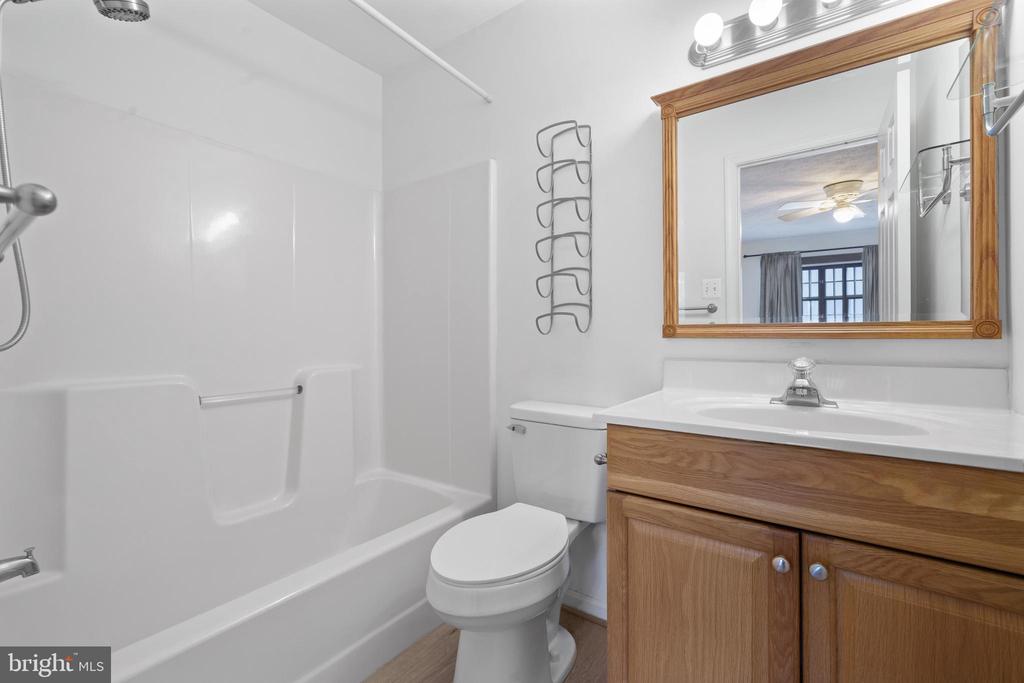 7032 E JUSTIN CT E, WARRENTON, Virginia 20186, 3 Bedrooms Bedrooms, ,2 BathroomsBathrooms,Residential,7032 E JUSTIN CT E,VAFQ2017160 MLS # VAFQ2017160