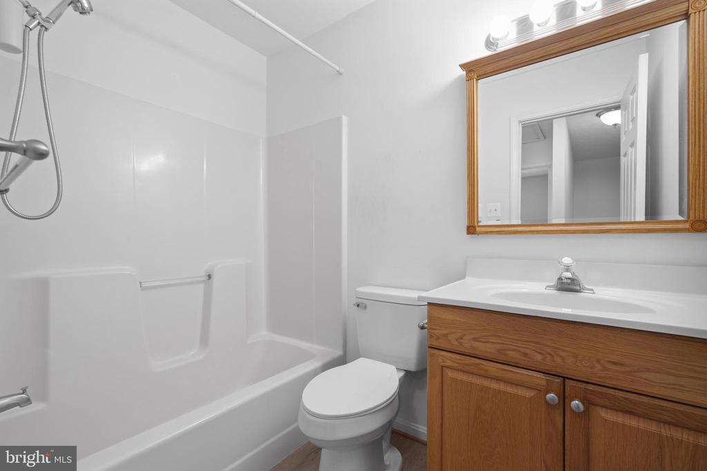 7032 E JUSTIN CT E, WARRENTON, Virginia 20186, 3 Bedrooms Bedrooms, ,2 BathroomsBathrooms,Residential,7032 E JUSTIN CT E,VAFQ2017160 MLS # VAFQ2017160