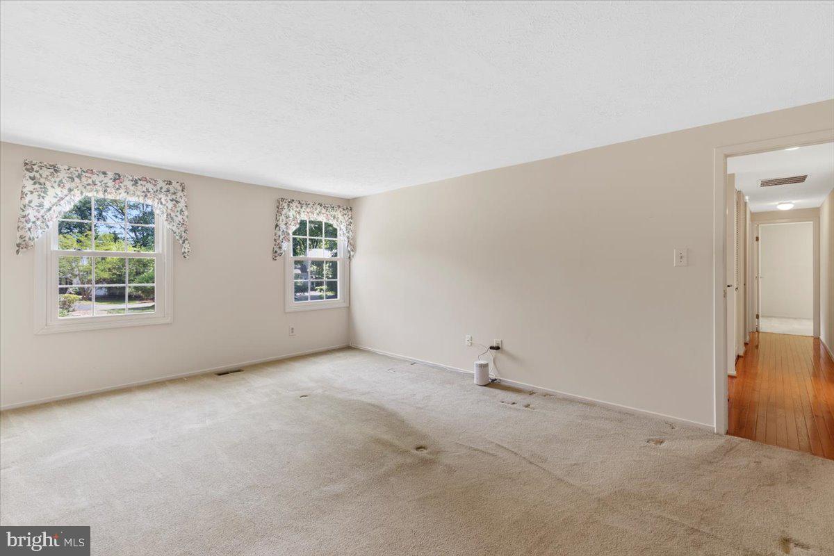 2904 BLUE ROBIN CT, OAK HILL, Virginia 20171, 5 Bedrooms Bedrooms, ,2 BathroomsBathrooms,Residential,For sale,2904 BLUE ROBIN CT,VAFX2249904 MLS # VAFX2249904