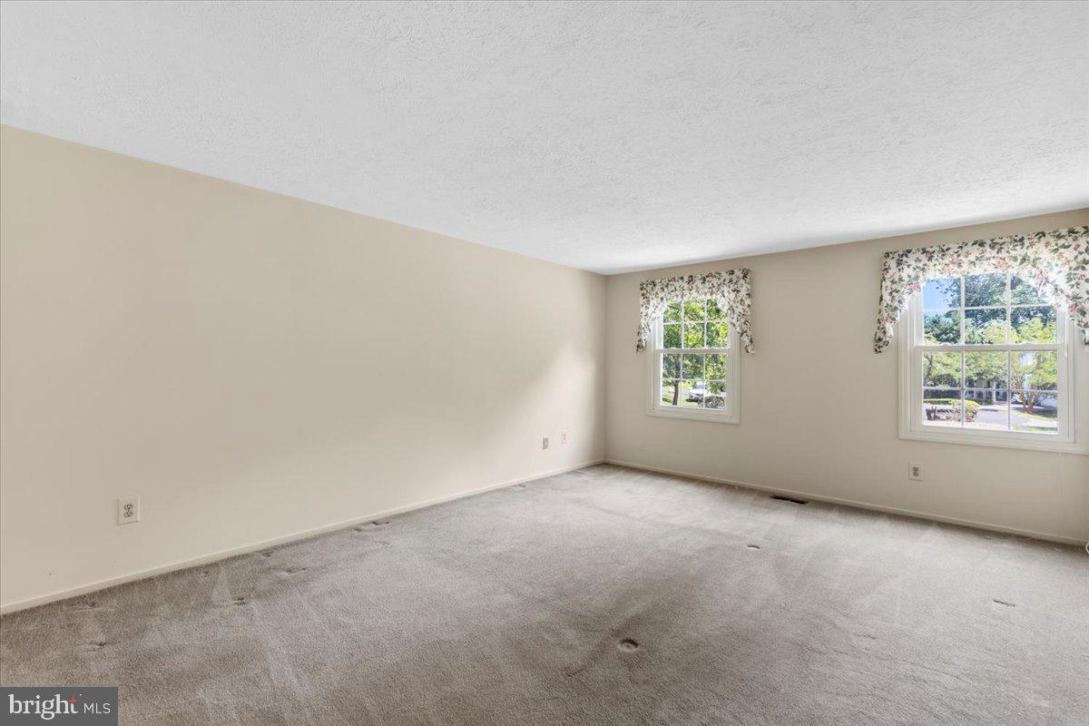 2904 BLUE ROBIN CT, OAK HILL, Virginia 20171, 5 Bedrooms Bedrooms, ,2 BathroomsBathrooms,Residential,For sale,2904 BLUE ROBIN CT,VAFX2249904 MLS # VAFX2249904