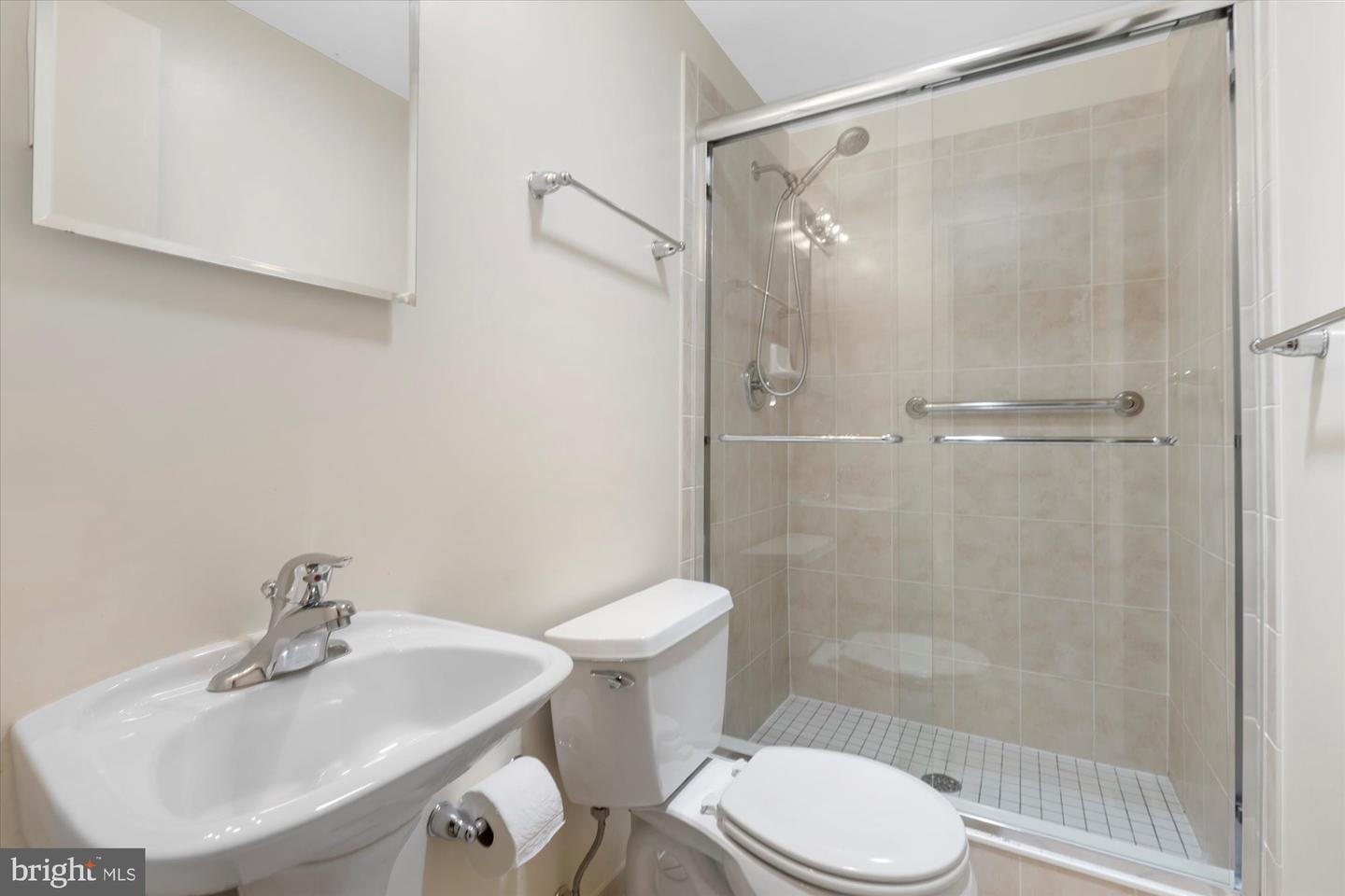 2904 BLUE ROBIN CT, OAK HILL, Virginia 20171, 5 Bedrooms Bedrooms, ,2 BathroomsBathrooms,Residential,For sale,2904 BLUE ROBIN CT,VAFX2249904 MLS # VAFX2249904