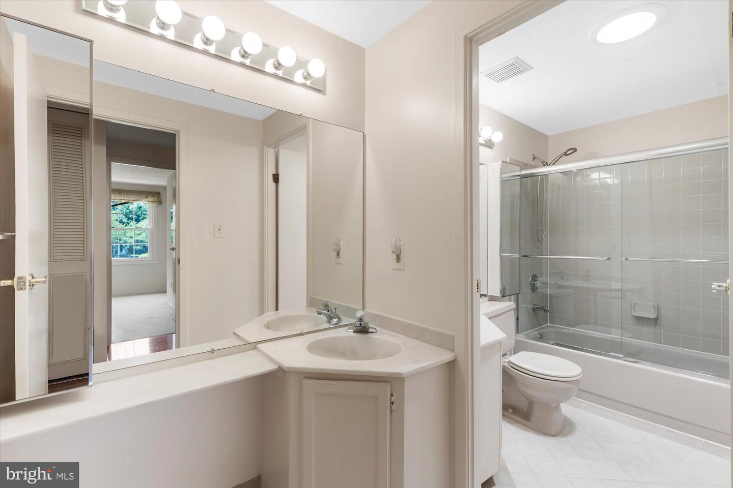 2904 BLUE ROBIN CT, OAK HILL, Virginia 20171, 5 Bedrooms Bedrooms, ,2 BathroomsBathrooms,Residential,For sale,2904 BLUE ROBIN CT,VAFX2249904 MLS # VAFX2249904