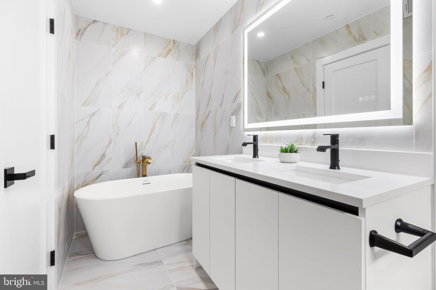 3923 14TH ST NW #PH7, WASHINGTON, District Of Columbia 20011, 2 Bedrooms Bedrooms, ,2 BathroomsBathrooms,Residential,For sale,3923 14TH ST NW #PH7,DCDC2207652 MLS # DCDC2207652