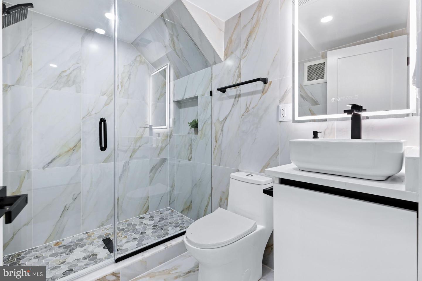 3923 14TH ST NW #5, WASHINGTON, District Of Columbia 20011, 2 Bedrooms Bedrooms, ,2 BathroomsBathrooms,Residential,For sale,3923 14TH ST NW #5,DCDC2207676 MLS # DCDC2207676
