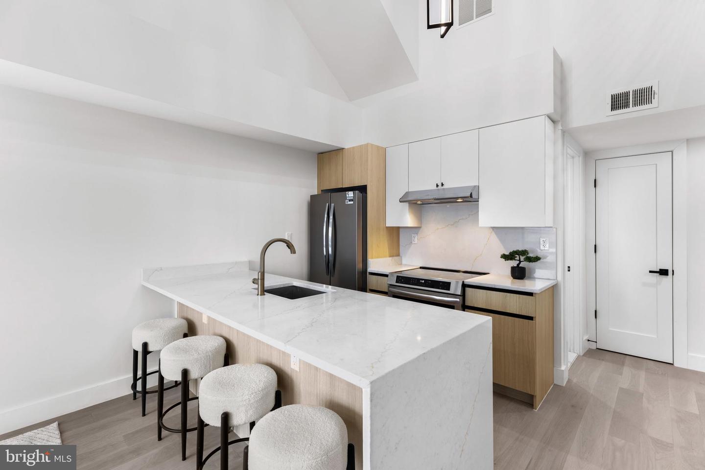 3923 14TH ST NW #5, WASHINGTON, District Of Columbia 20011, 2 Bedrooms Bedrooms, ,2 BathroomsBathrooms,Residential,For sale,3923 14TH ST NW #5,DCDC2207676 MLS # DCDC2207676