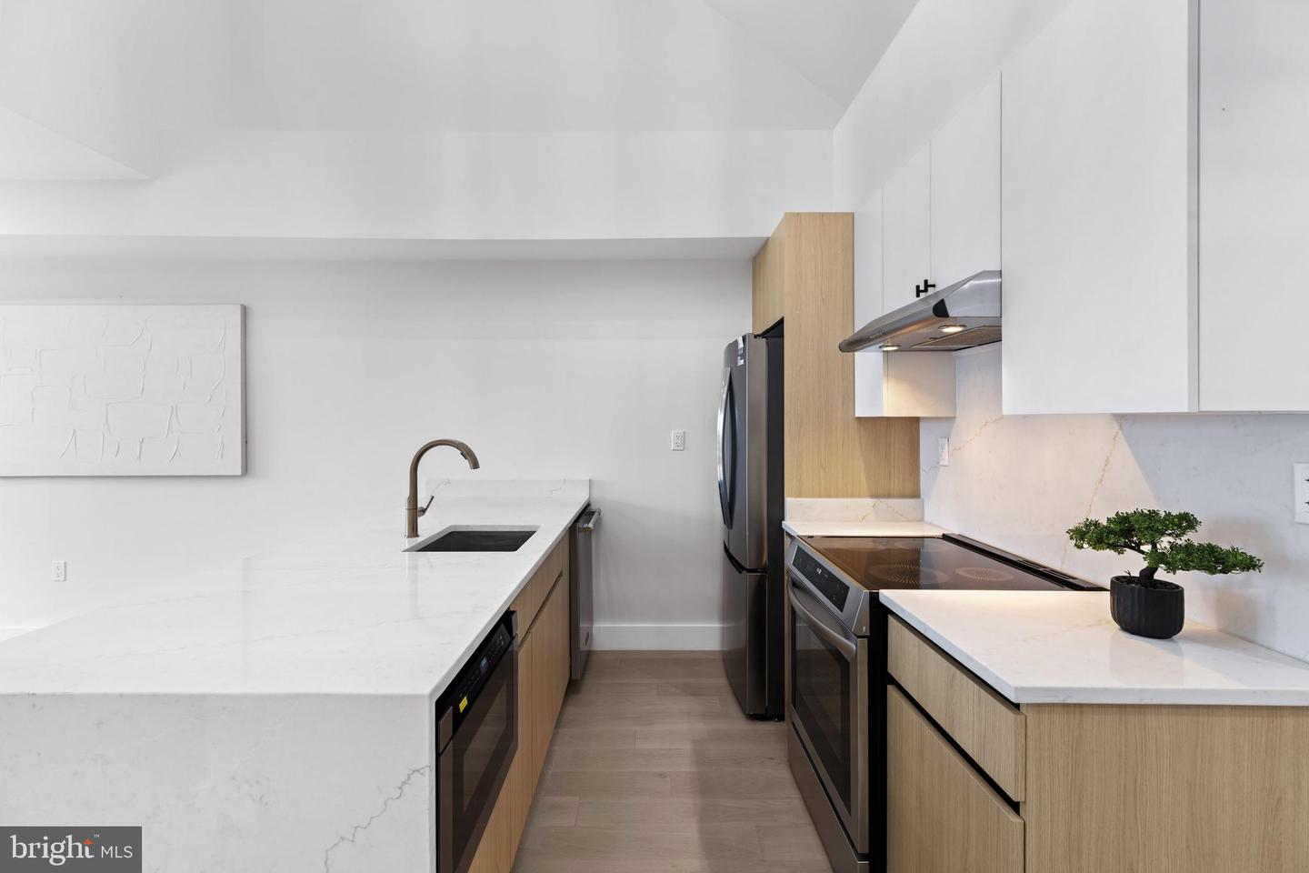 3923 14TH ST NW #5, WASHINGTON, District Of Columbia 20011, 2 Bedrooms Bedrooms, ,2 BathroomsBathrooms,Residential,For sale,3923 14TH ST NW #5,DCDC2207676 MLS # DCDC2207676