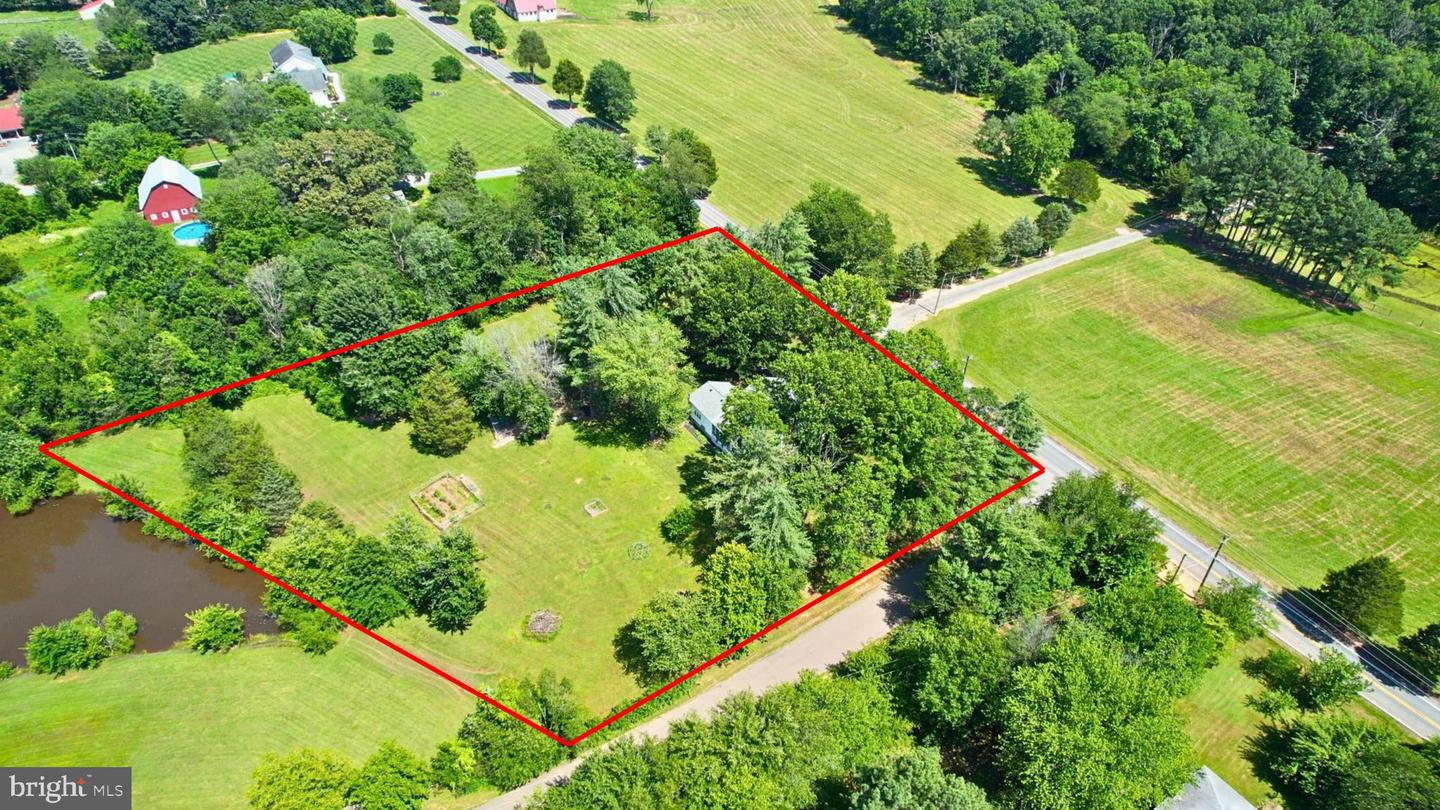 3984 DUMFRIES RD, CATLETT, Virginia 20119, 3 Bedrooms Bedrooms, ,2 BathroomsBathrooms,Residential,For sale,3984 DUMFRIES RD,VAFQ2017196 MLS # VAFQ2017196