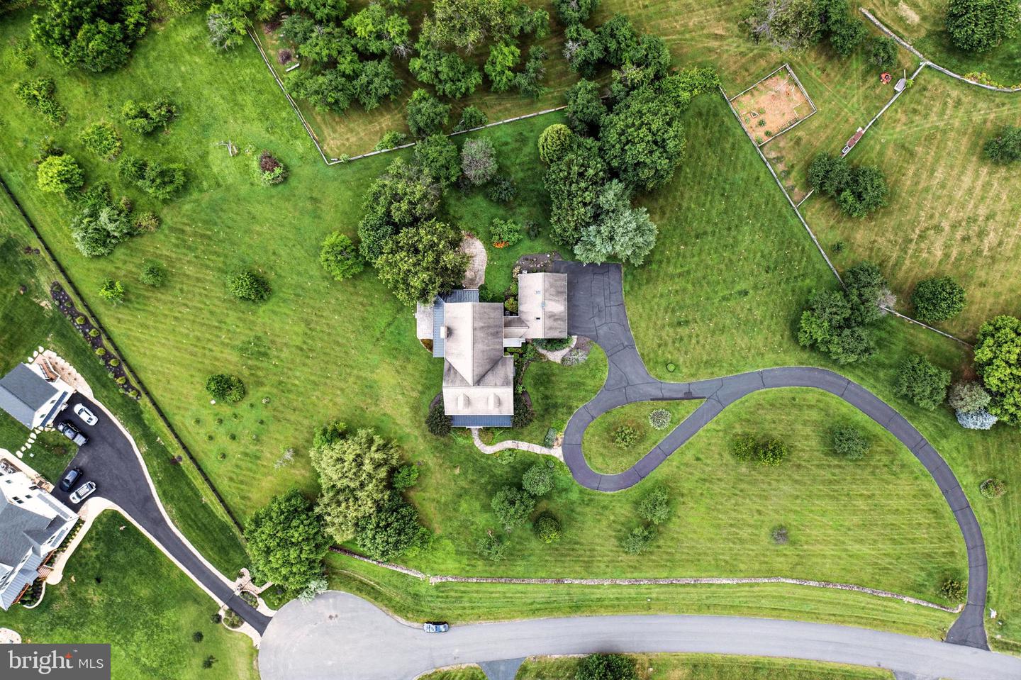 34844 APPLE PRIDE CT, ROUND HILL, Virginia 20141, 5 Bedrooms Bedrooms, ,4 BathroomsBathrooms,Residential,For sale,34844 APPLE PRIDE CT,VALO2100626 MLS # VALO2100626