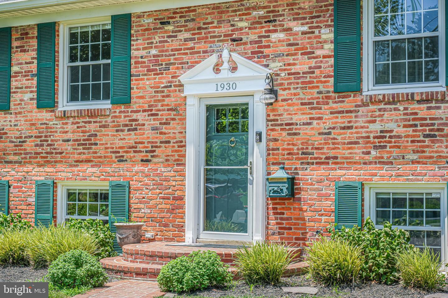 1930 FOXHALL RD, MCLEAN, Virginia 22101, 4 Bedrooms Bedrooms, ,2 BathroomsBathrooms,Residential,For sale,1930 FOXHALL RD,VAFX2252314 MLS # VAFX2252314
