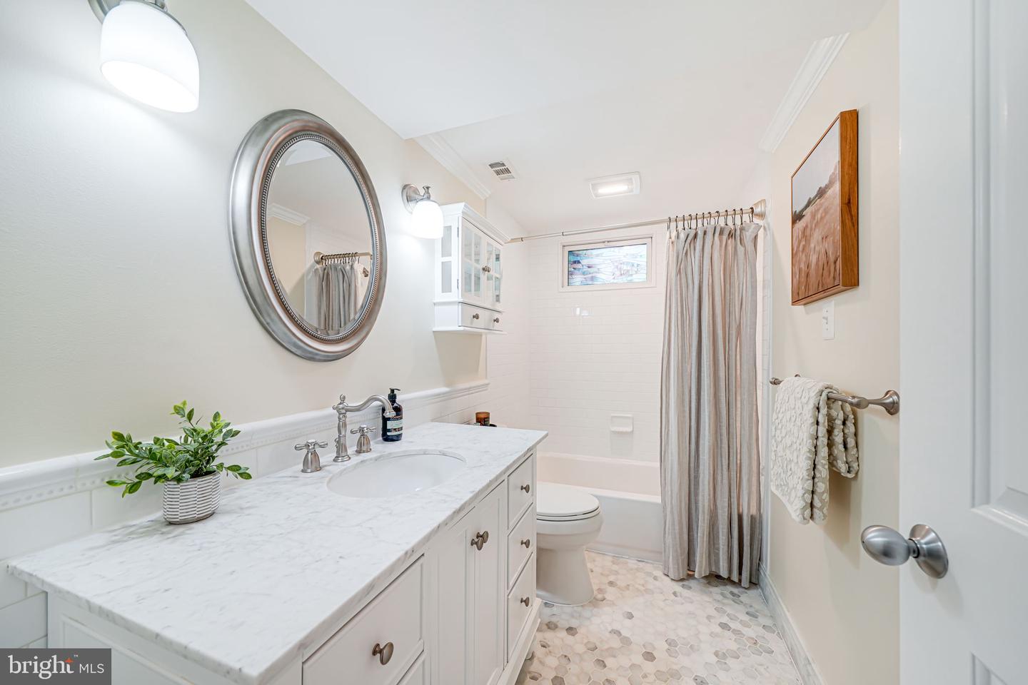 1930 FOXHALL RD, MCLEAN, Virginia 22101, 4 Bedrooms Bedrooms, ,2 BathroomsBathrooms,Residential,For sale,1930 FOXHALL RD,VAFX2252314 MLS # VAFX2252314
