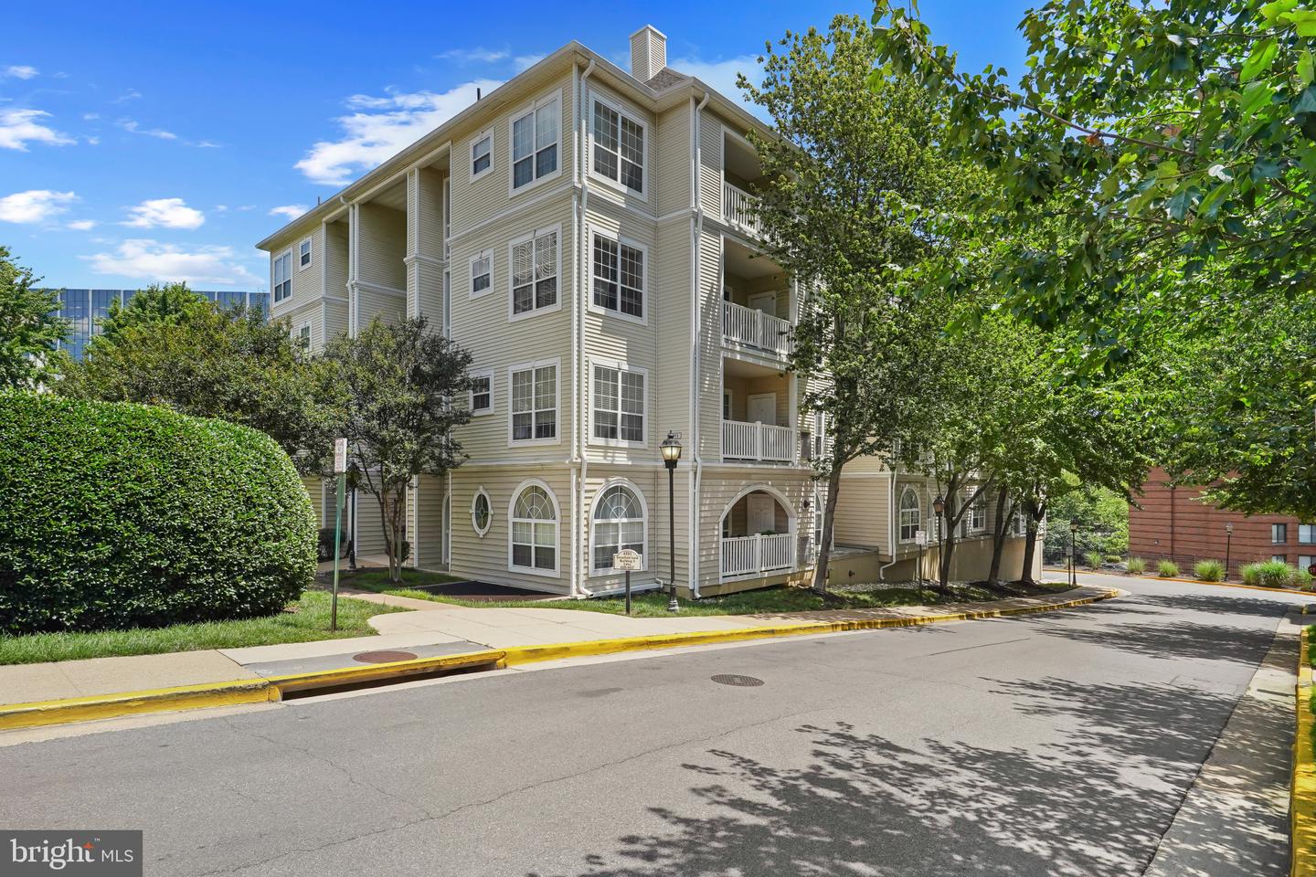 4551 STRUTFIELD LN #4315, ALEXANDRIA, Virginia 22311, 2 Bedrooms Bedrooms, ,2 BathroomsBathrooms,Residential,For sale,4551 STRUTFIELD LN #4315,VAAX2047002 MLS # VAAX2047002