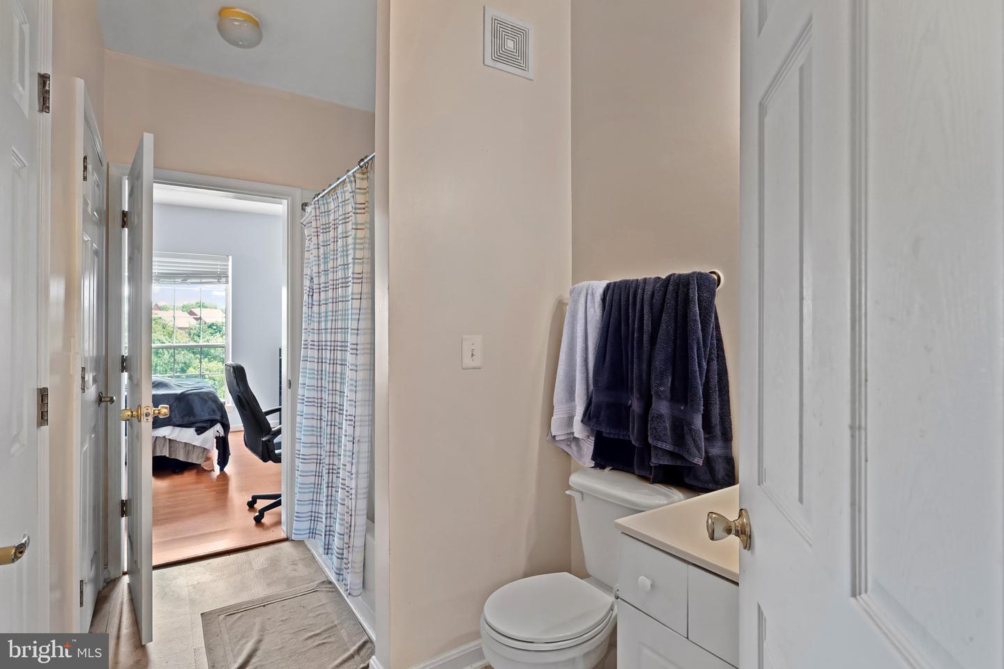 4551 STRUTFIELD LN #4315, ALEXANDRIA, Virginia 22311, 2 Bedrooms Bedrooms, ,2 BathroomsBathrooms,Residential,For sale,4551 STRUTFIELD LN #4315,VAAX2047002 MLS # VAAX2047002