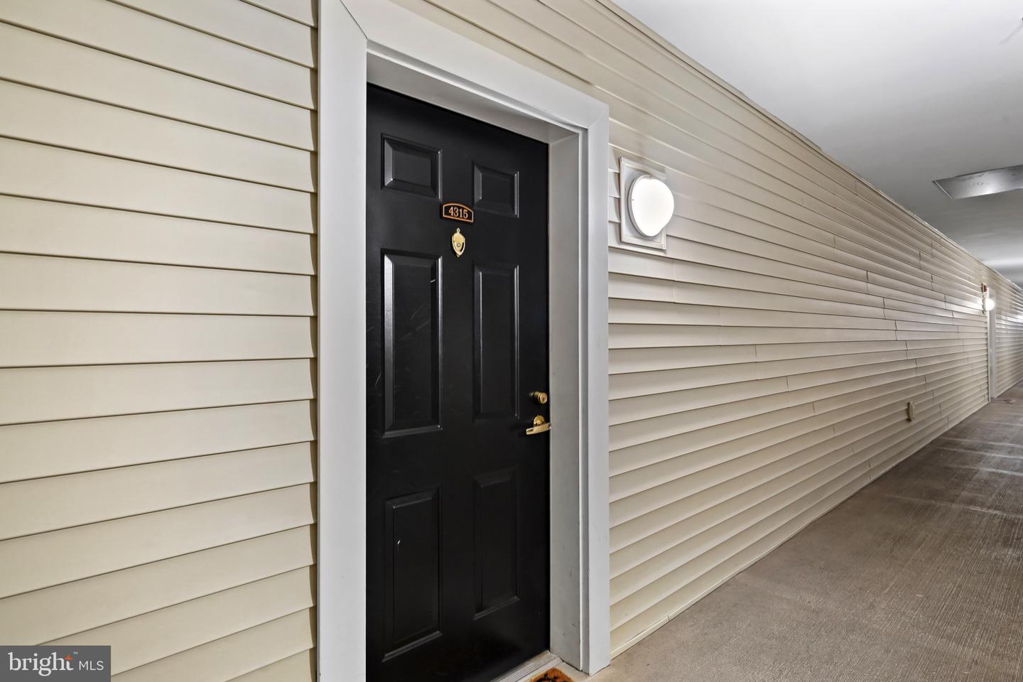 4551 STRUTFIELD LN #4315, ALEXANDRIA, Virginia 22311, 2 Bedrooms Bedrooms, ,2 BathroomsBathrooms,Residential,For sale,4551 STRUTFIELD LN #4315,VAAX2047002 MLS # VAAX2047002