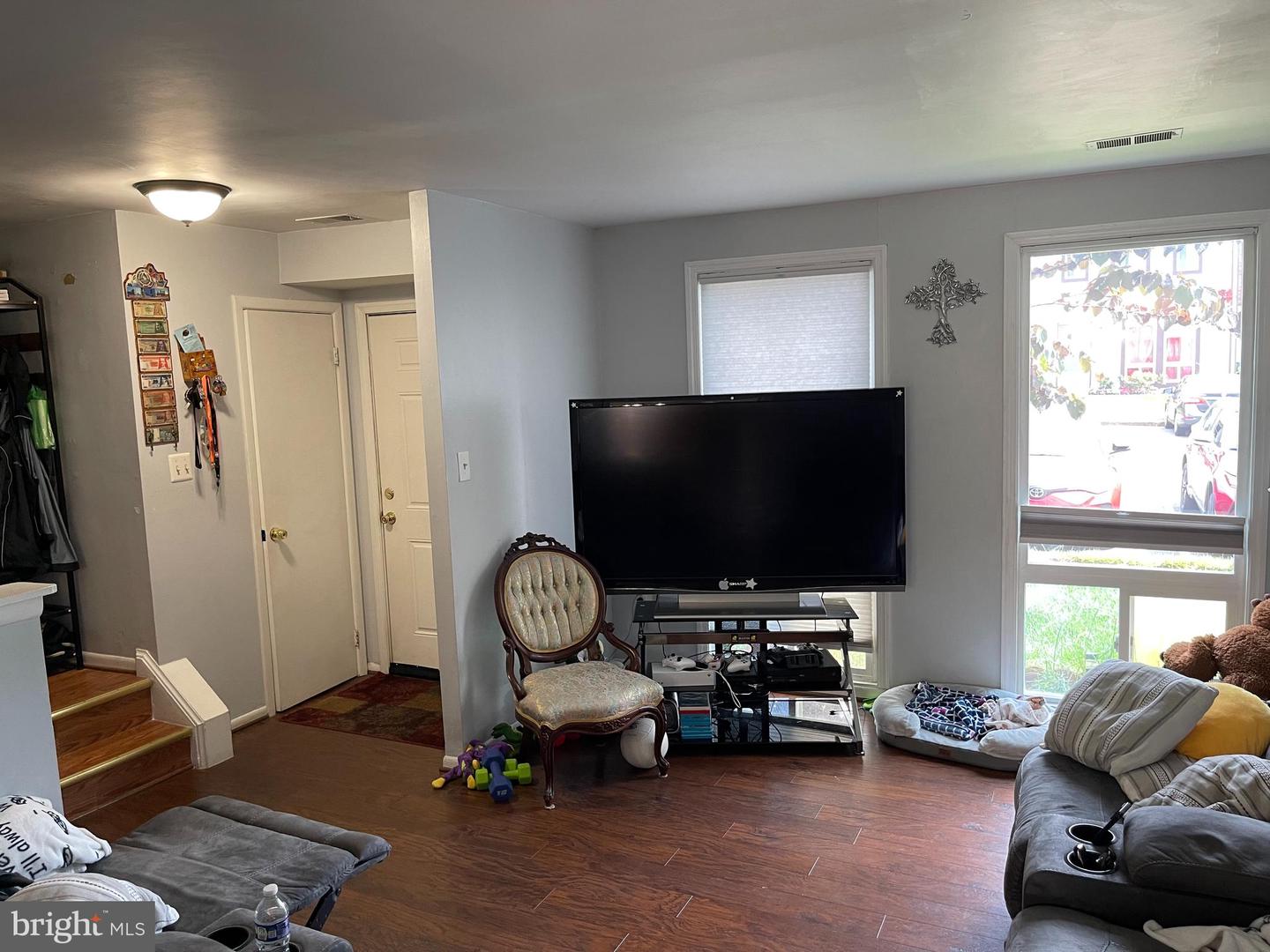 1020 QUEENS CT, HERNDON, Virginia 20170, 3 Bedrooms Bedrooms, ,2 BathroomsBathrooms,Residential,For sale,1020 QUEENS CT,VAFX2252388 MLS # VAFX2252388
