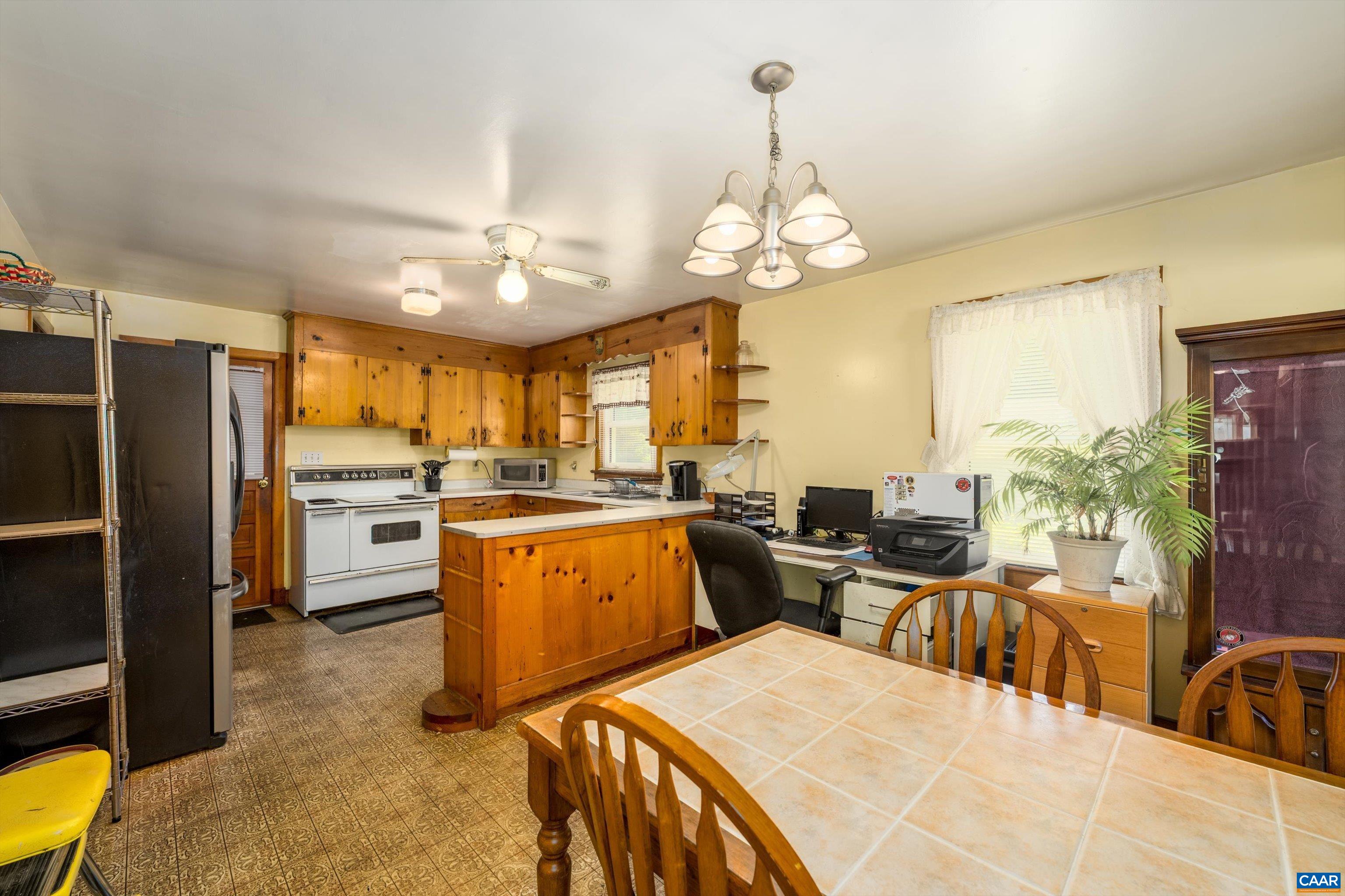 3035 SCOTTSVILLE RD, CHARLOTTESVILLE, Virginia 22902, 2 Bedrooms Bedrooms, ,2 BathroomsBathrooms,Residential,3035 SCOTTSVILLE RD,666050 MLS # 666050