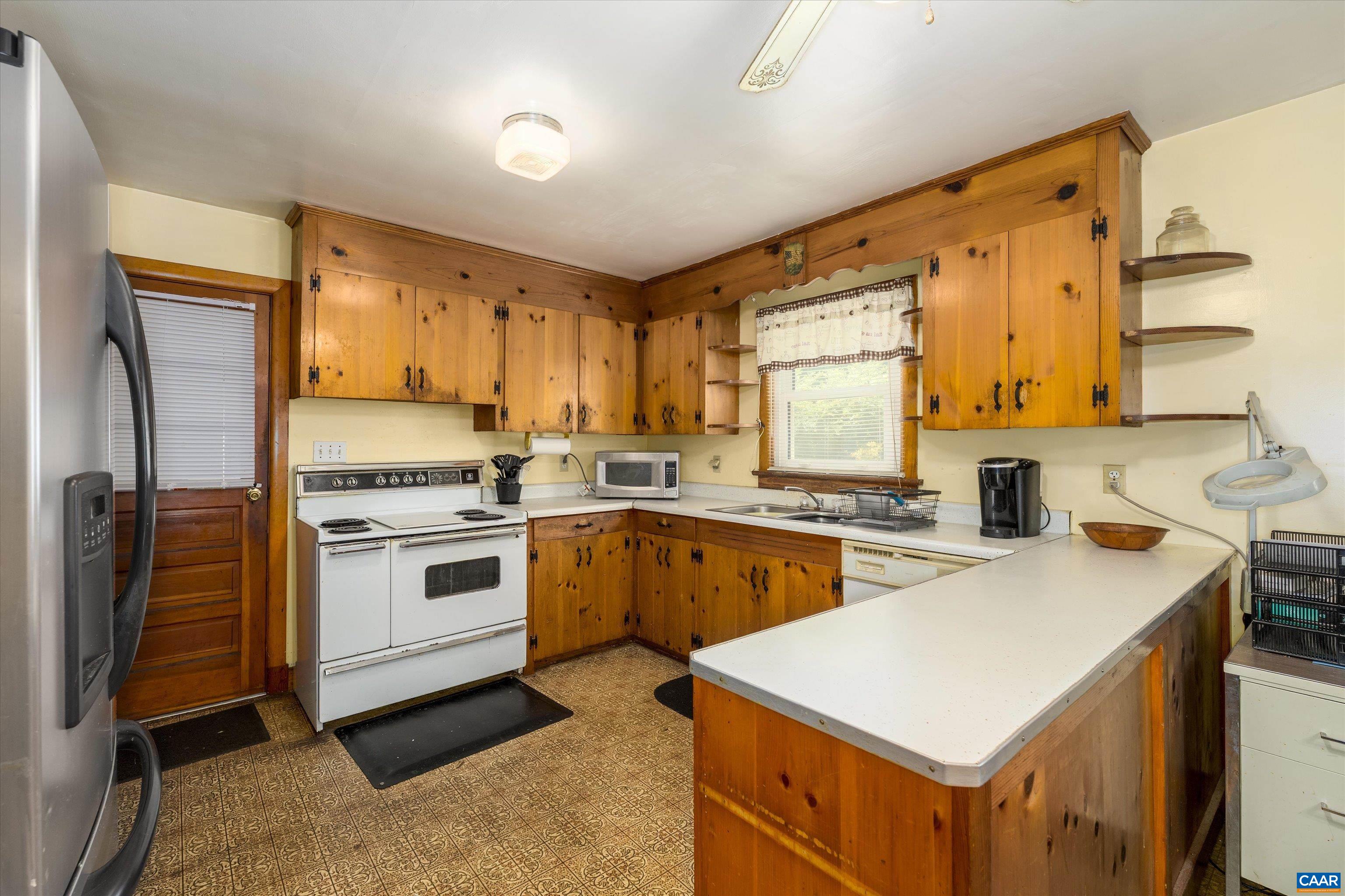 3035 SCOTTSVILLE RD, CHARLOTTESVILLE, Virginia 22902, 2 Bedrooms Bedrooms, ,2 BathroomsBathrooms,Residential,3035 SCOTTSVILLE RD,666050 MLS # 666050