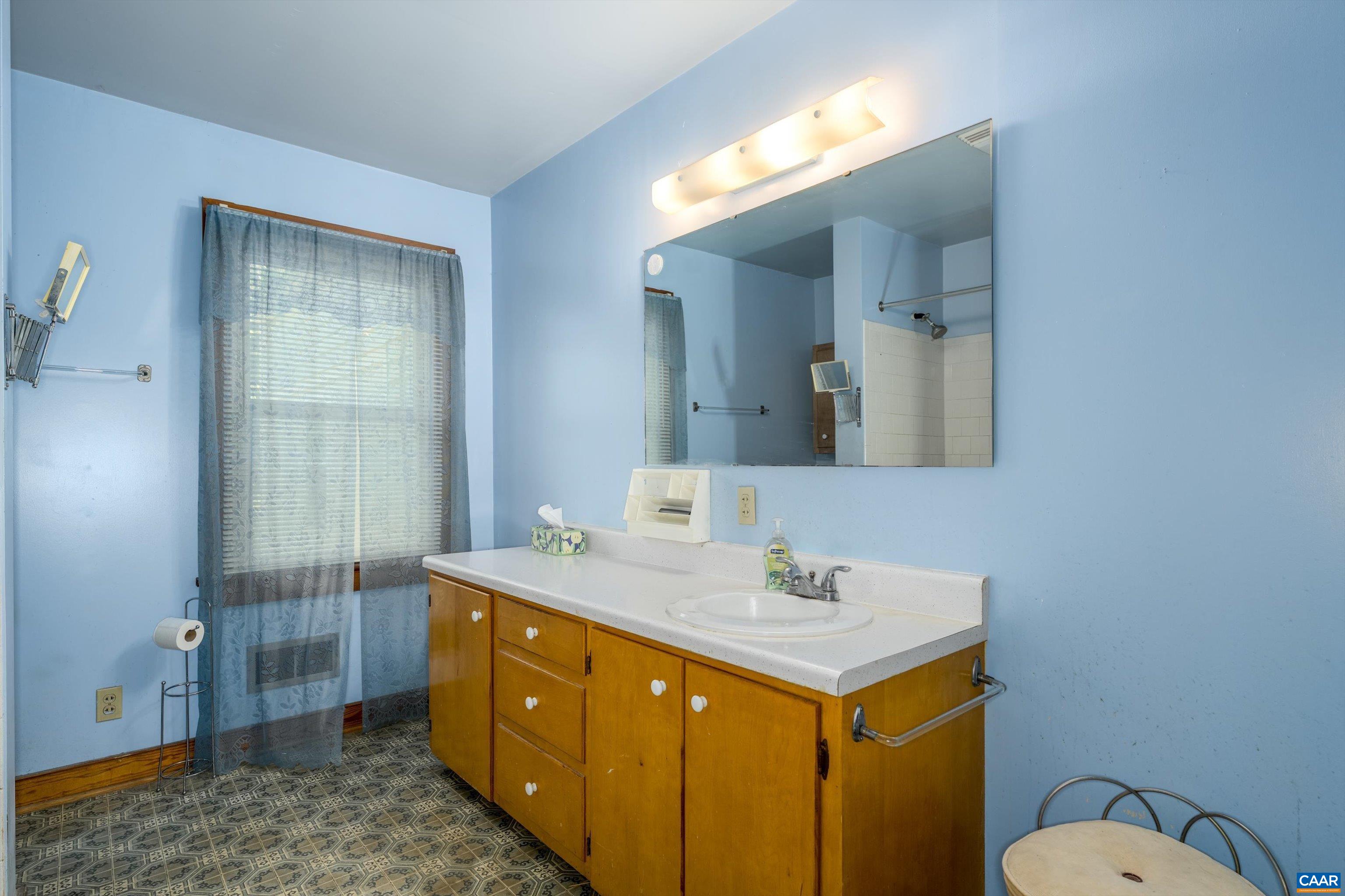 3035 SCOTTSVILLE RD, CHARLOTTESVILLE, Virginia 22902, 2 Bedrooms Bedrooms, ,2 BathroomsBathrooms,Residential,3035 SCOTTSVILLE RD,666050 MLS # 666050