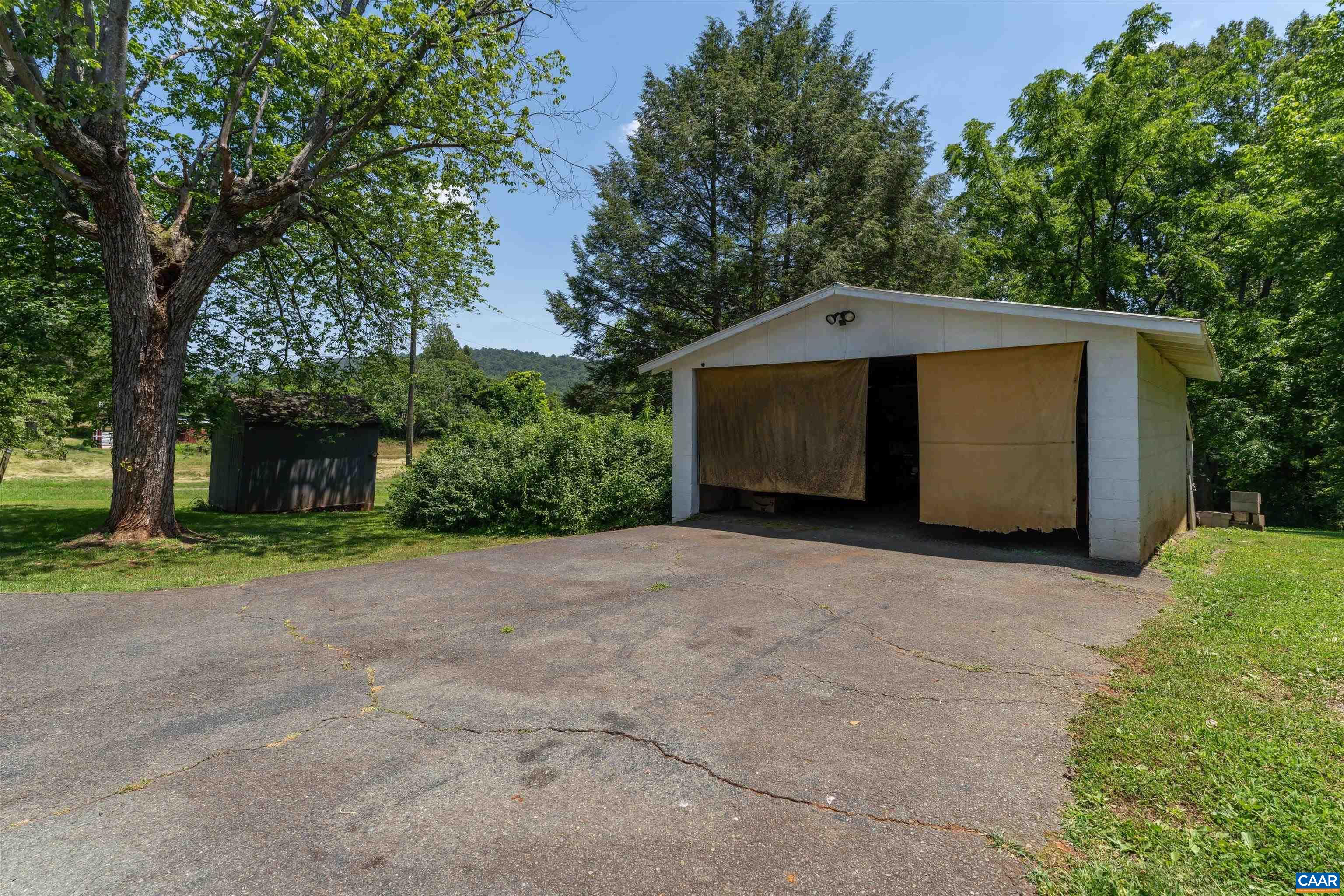 3035 SCOTTSVILLE RD, CHARLOTTESVILLE, Virginia 22902, 2 Bedrooms Bedrooms, ,2 BathroomsBathrooms,Residential,3035 SCOTTSVILLE RD,666050 MLS # 666050