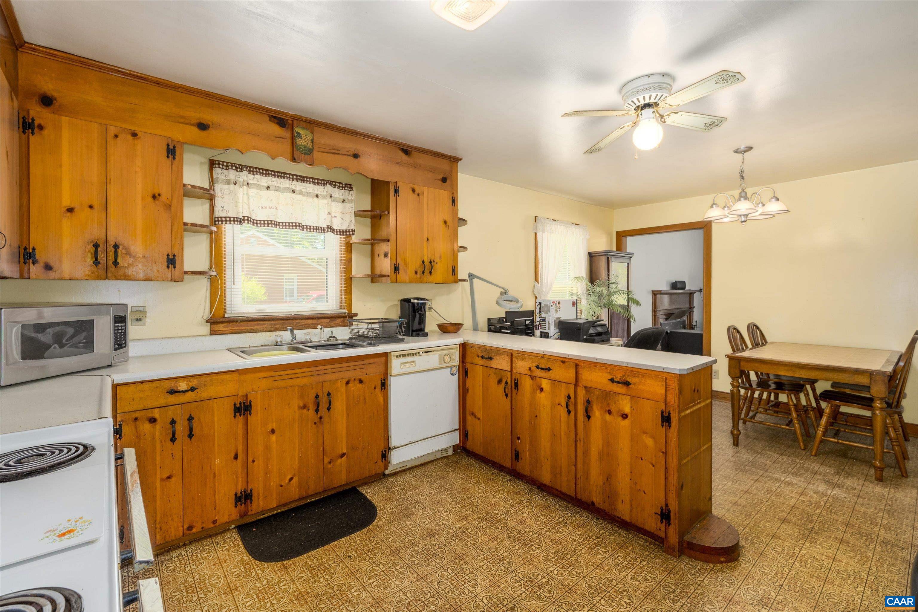 3035 SCOTTSVILLE RD, CHARLOTTESVILLE, Virginia 22902, 2 Bedrooms Bedrooms, ,2 BathroomsBathrooms,Residential,3035 SCOTTSVILLE RD,666050 MLS # 666050