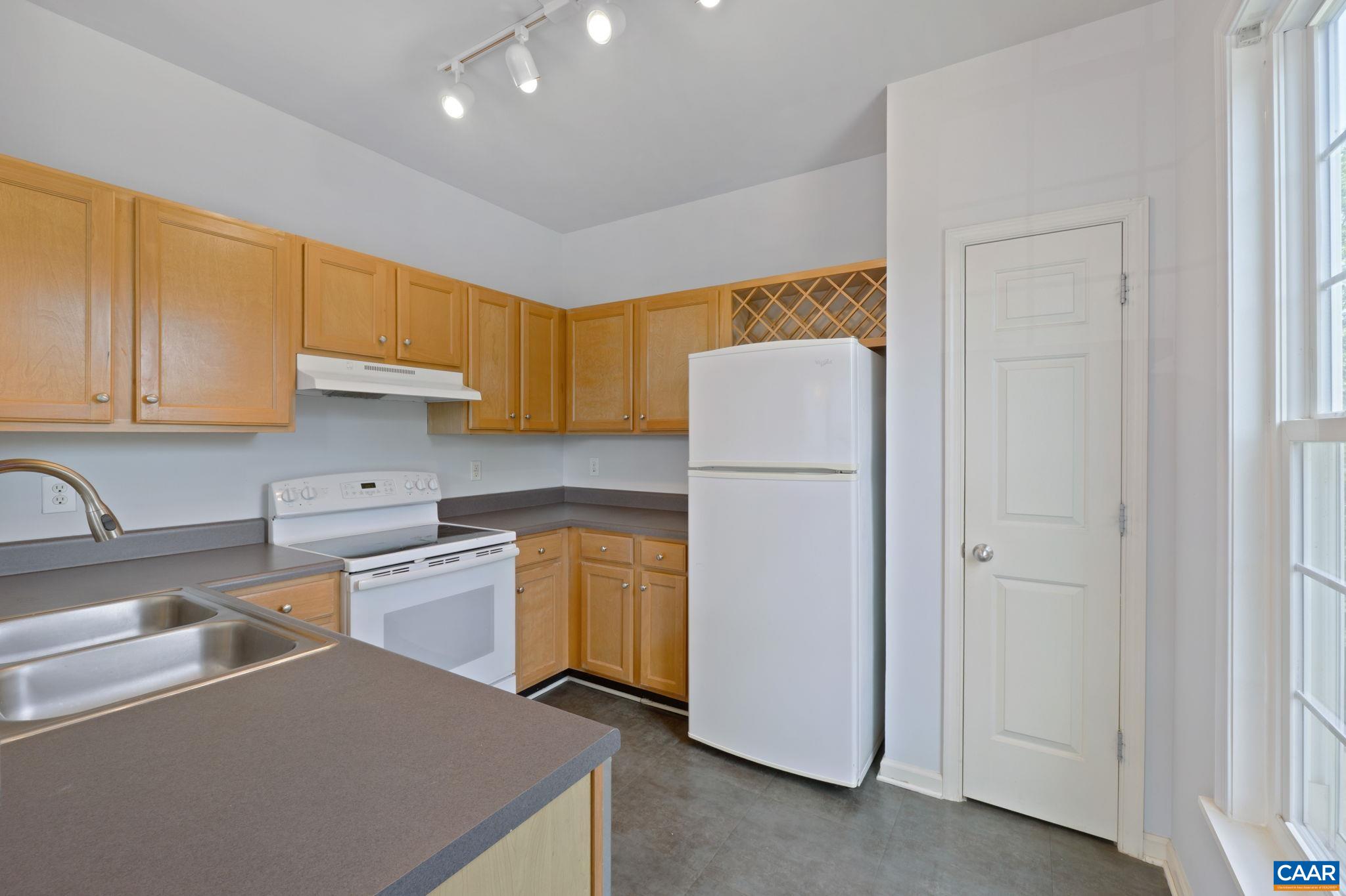 260 RIVERBEND DR, CHARLOTTESVILLE, Virginia 22911, 2 Bedrooms Bedrooms, ,2 BathroomsBathrooms,Residential,260 RIVERBEND DR,666150 MLS # 666150
