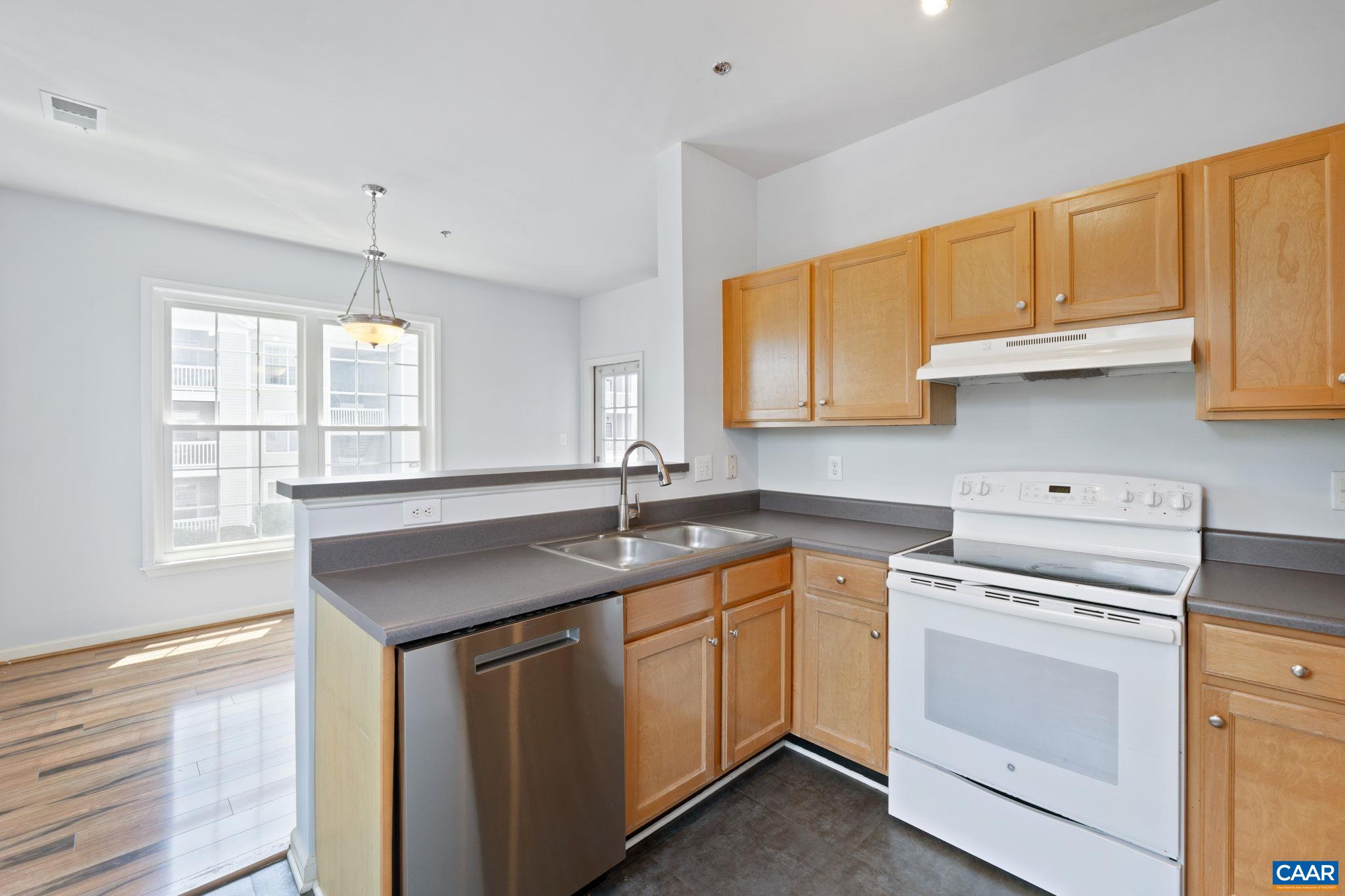 260 RIVERBEND DR, CHARLOTTESVILLE, Virginia 22911, 2 Bedrooms Bedrooms, ,2 BathroomsBathrooms,Residential,260 RIVERBEND DR,666150 MLS # 666150