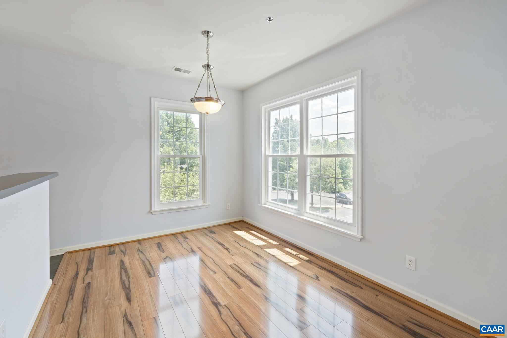 260 RIVERBEND DR, CHARLOTTESVILLE, Virginia 22911, 2 Bedrooms Bedrooms, ,2 BathroomsBathrooms,Residential,260 RIVERBEND DR,666150 MLS # 666150