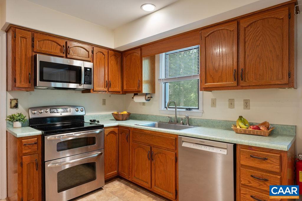 1754 HEARTHGLOW LN, CHARLOTTESVILLE, Virginia 22901, 4 Bedrooms Bedrooms, ,2 BathroomsBathrooms,Residential,1754 HEARTHGLOW LN,666193 MLS # 666193