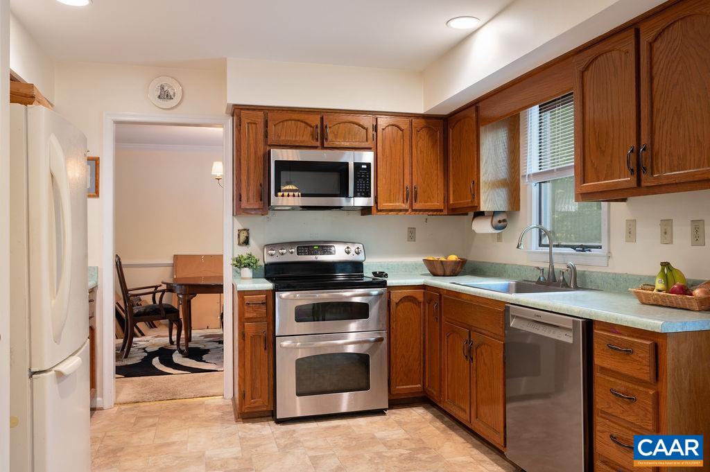 1754 HEARTHGLOW LN, CHARLOTTESVILLE, Virginia 22901, 4 Bedrooms Bedrooms, ,2 BathroomsBathrooms,Residential,1754 HEARTHGLOW LN,666193 MLS # 666193