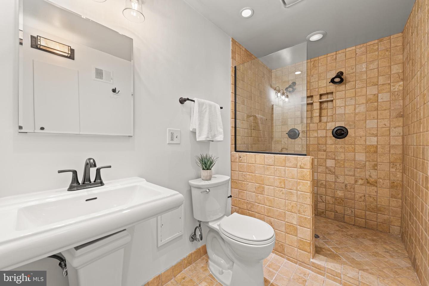 11150 GLADE DR, RESTON, Virginia 20191, 4 Bedrooms Bedrooms, ,3 BathroomsBathrooms,Residential,For sale,11150 GLADE DR,VAFX2204580 MLS # VAFX2204580