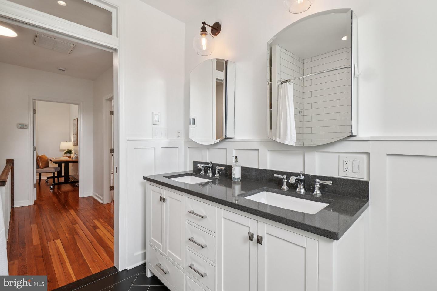 106 15TH ST SE, WASHINGTON, District Of Columbia 20003, 4 Bedrooms Bedrooms, ,2 BathroomsBathrooms,Residential,For sale,106 15TH ST SE,DCDC2189318 MLS # DCDC2189318