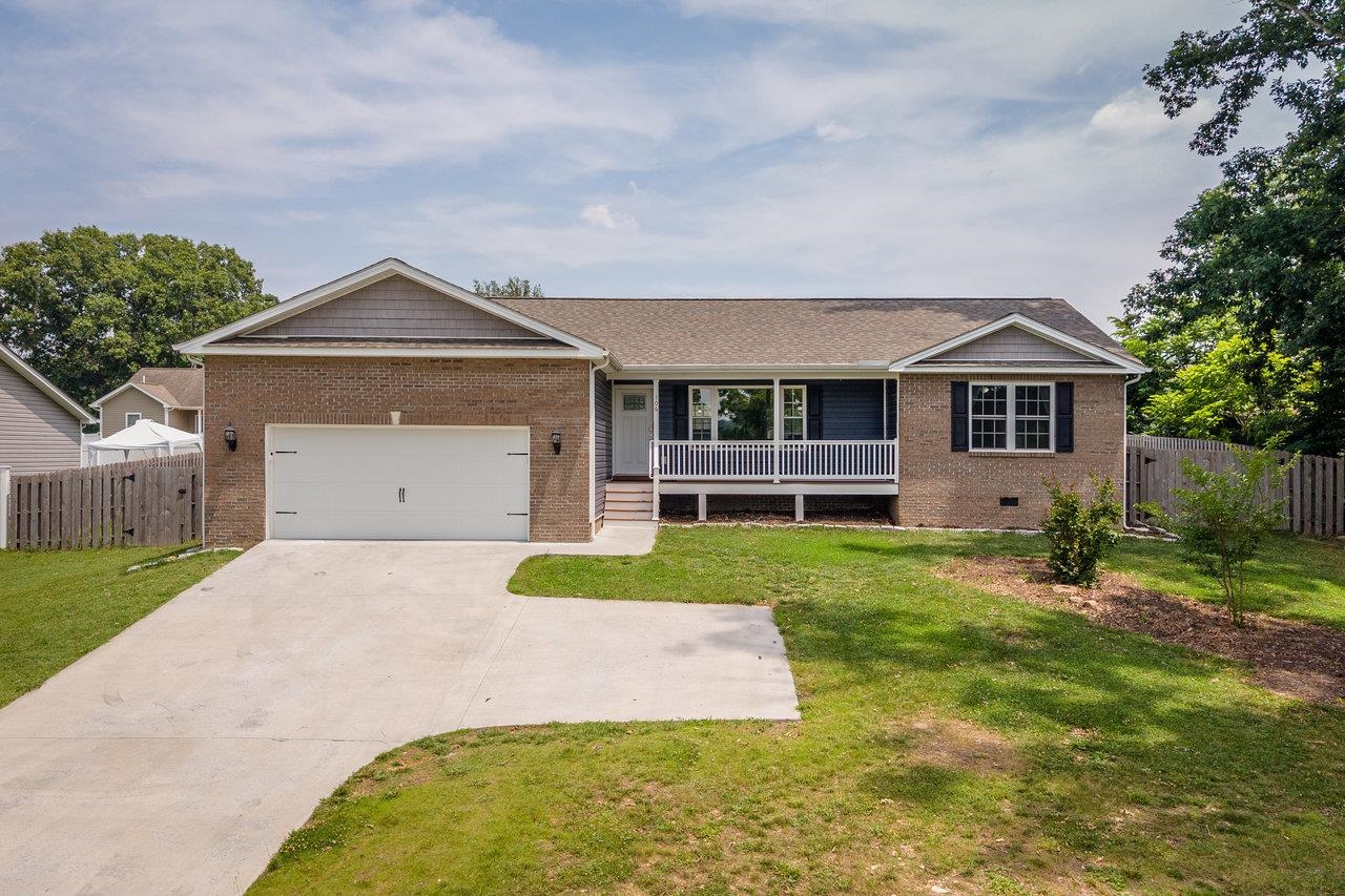 106 AUGUSTA AVE, GROTTOES, Virginia 24441, 3 Bedrooms Bedrooms, ,2 BathroomsBathrooms,Residential,106 AUGUSTA AVE,666195 MLS # 666195