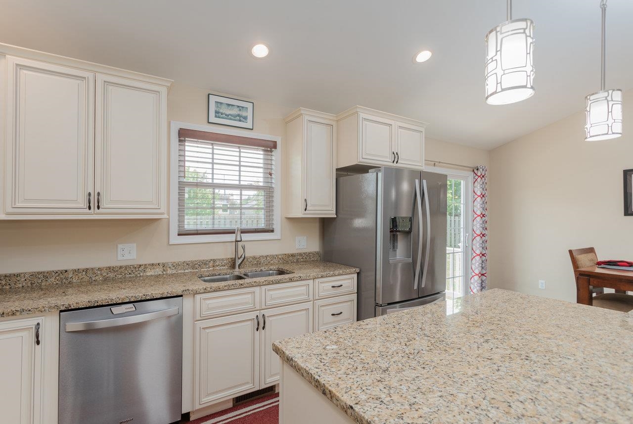 106 AUGUSTA AVE, GROTTOES, Virginia 24441, 3 Bedrooms Bedrooms, ,2 BathroomsBathrooms,Residential,106 AUGUSTA AVE,666195 MLS # 666195