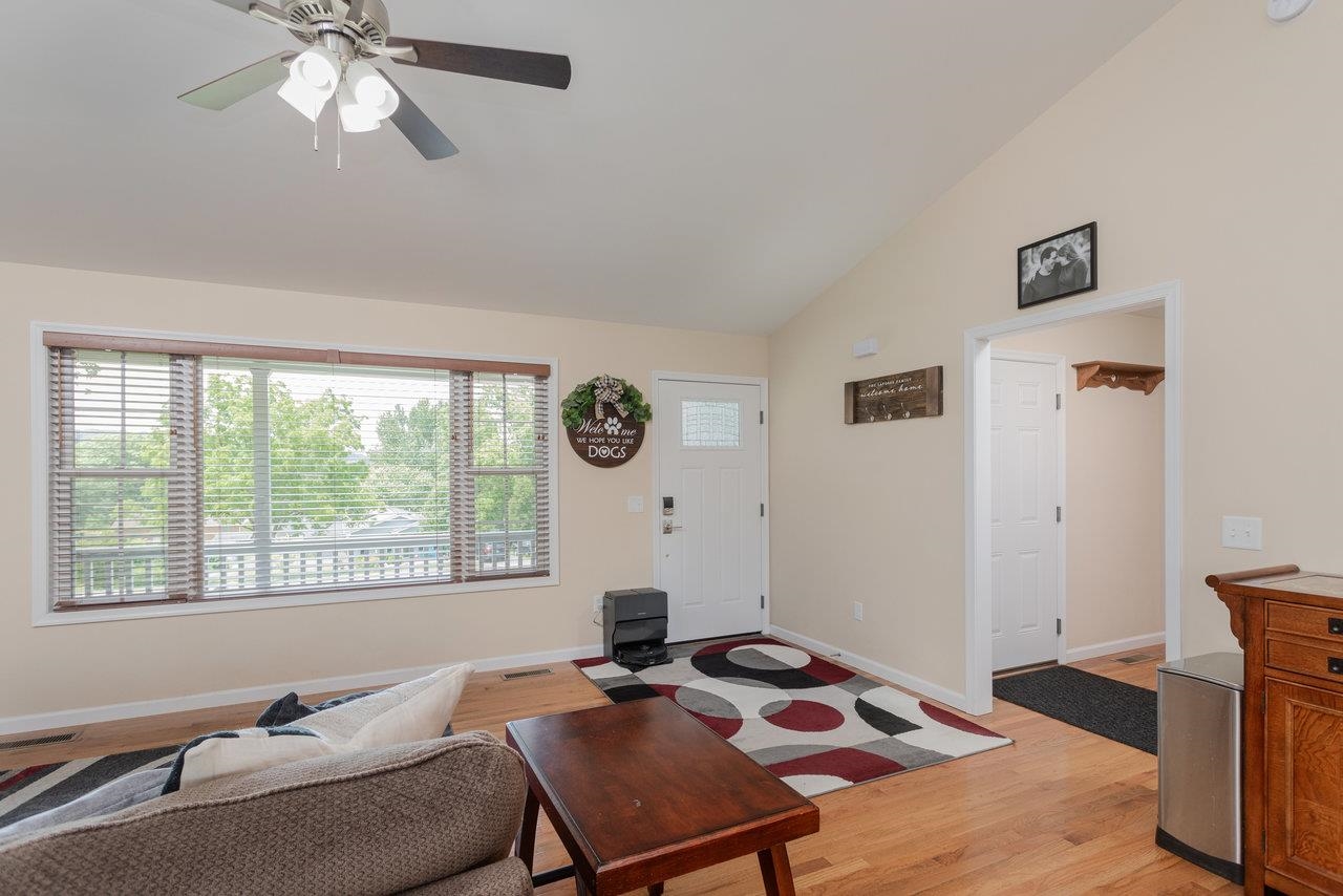 106 AUGUSTA AVE, GROTTOES, Virginia 24441, 3 Bedrooms Bedrooms, ,2 BathroomsBathrooms,Residential,106 AUGUSTA AVE,666195 MLS # 666195
