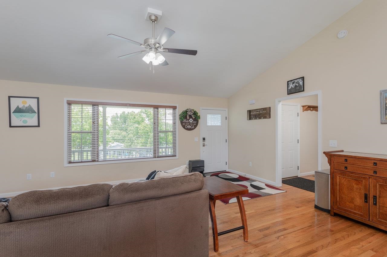 106 AUGUSTA AVE, GROTTOES, Virginia 24441, 3 Bedrooms Bedrooms, ,2 BathroomsBathrooms,Residential,106 AUGUSTA AVE,666195 MLS # 666195