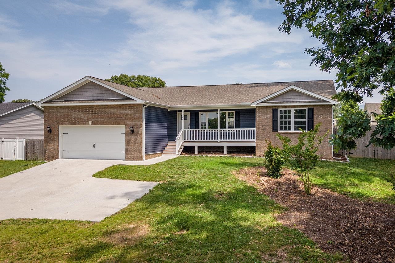 106 AUGUSTA AVE, GROTTOES, Virginia 24441, 3 Bedrooms Bedrooms, ,2 BathroomsBathrooms,Residential,106 AUGUSTA AVE,666195 MLS # 666195