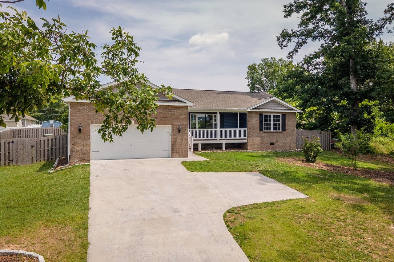 106 AUGUSTA AVE, GROTTOES, Virginia 24441, 3 Bedrooms Bedrooms, ,2 BathroomsBathrooms,Residential,106 AUGUSTA AVE,666195 MLS # 666195