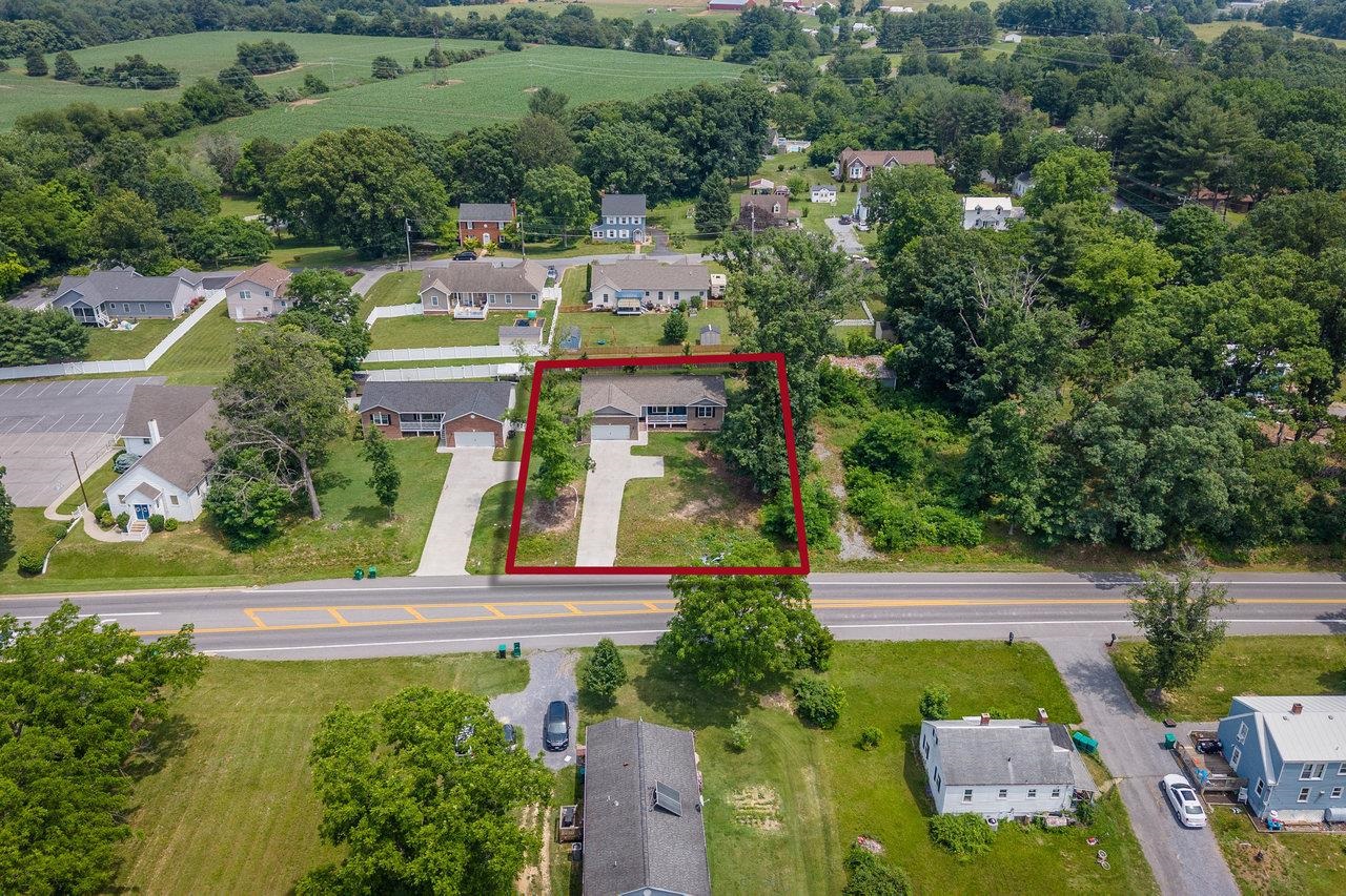 106 AUGUSTA AVE, GROTTOES, Virginia 24441, 3 Bedrooms Bedrooms, ,2 BathroomsBathrooms,Residential,106 AUGUSTA AVE,666195 MLS # 666195