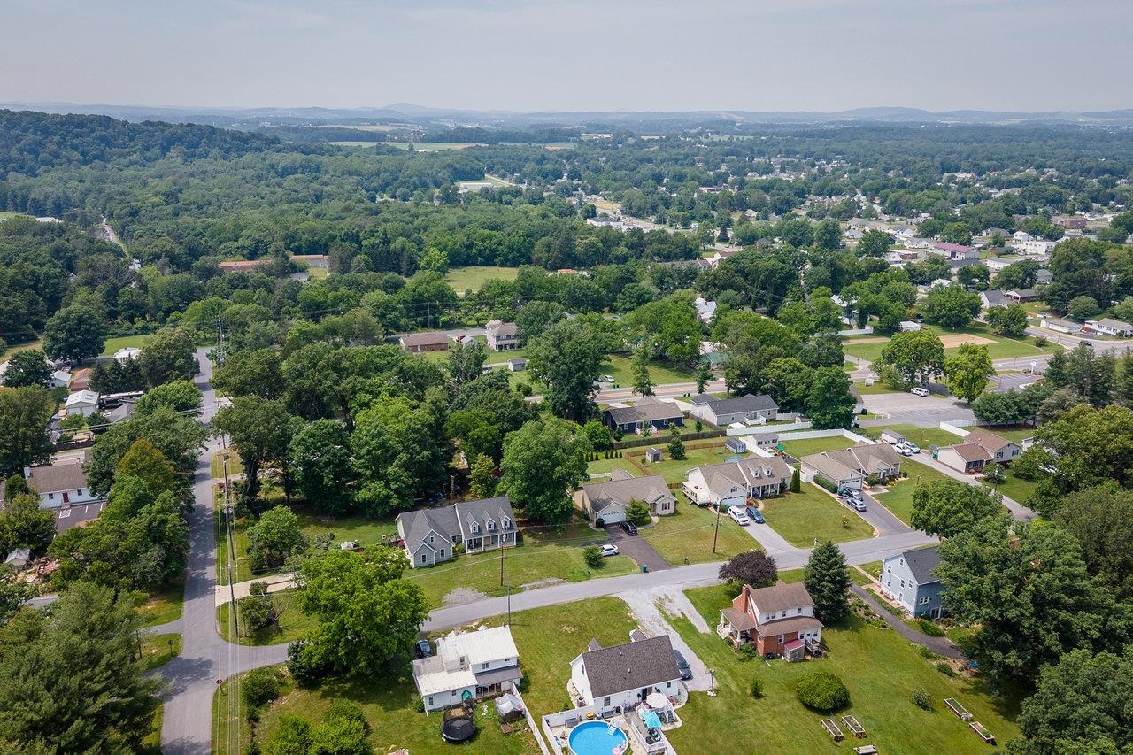106 AUGUSTA AVE, GROTTOES, Virginia 24441, 3 Bedrooms Bedrooms, ,2 BathroomsBathrooms,Residential,106 AUGUSTA AVE,666195 MLS # 666195