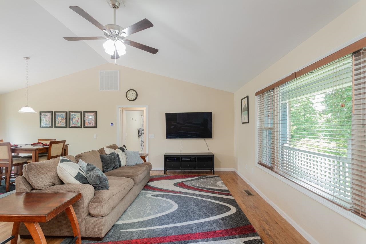 106 AUGUSTA AVE, GROTTOES, Virginia 24441, 3 Bedrooms Bedrooms, ,2 BathroomsBathrooms,Residential,106 AUGUSTA AVE,666195 MLS # 666195