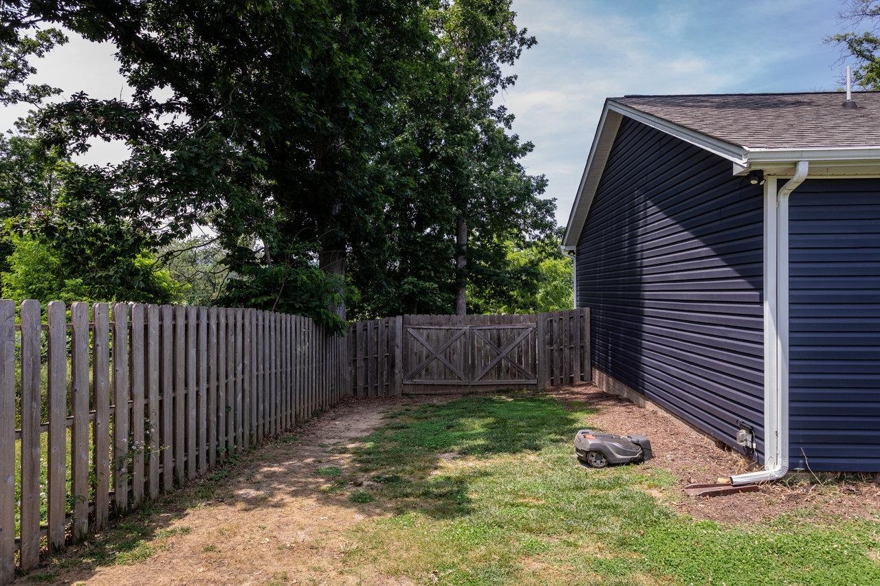106 AUGUSTA AVE, GROTTOES, Virginia 24441, 3 Bedrooms Bedrooms, ,2 BathroomsBathrooms,Residential,106 AUGUSTA AVE,666195 MLS # 666195