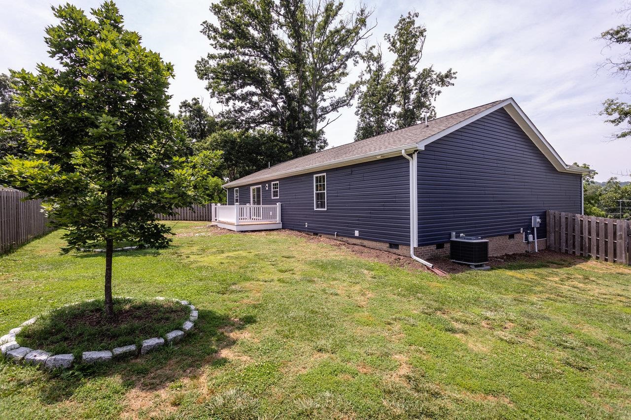 106 AUGUSTA AVE, GROTTOES, Virginia 24441, 3 Bedrooms Bedrooms, ,2 BathroomsBathrooms,Residential,106 AUGUSTA AVE,666195 MLS # 666195